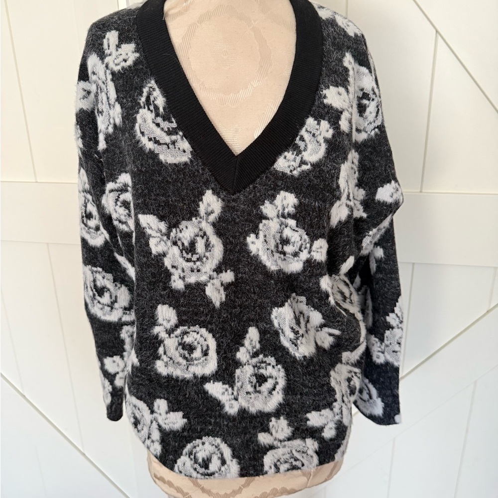 Floral V-Neck Sweater - grey and White